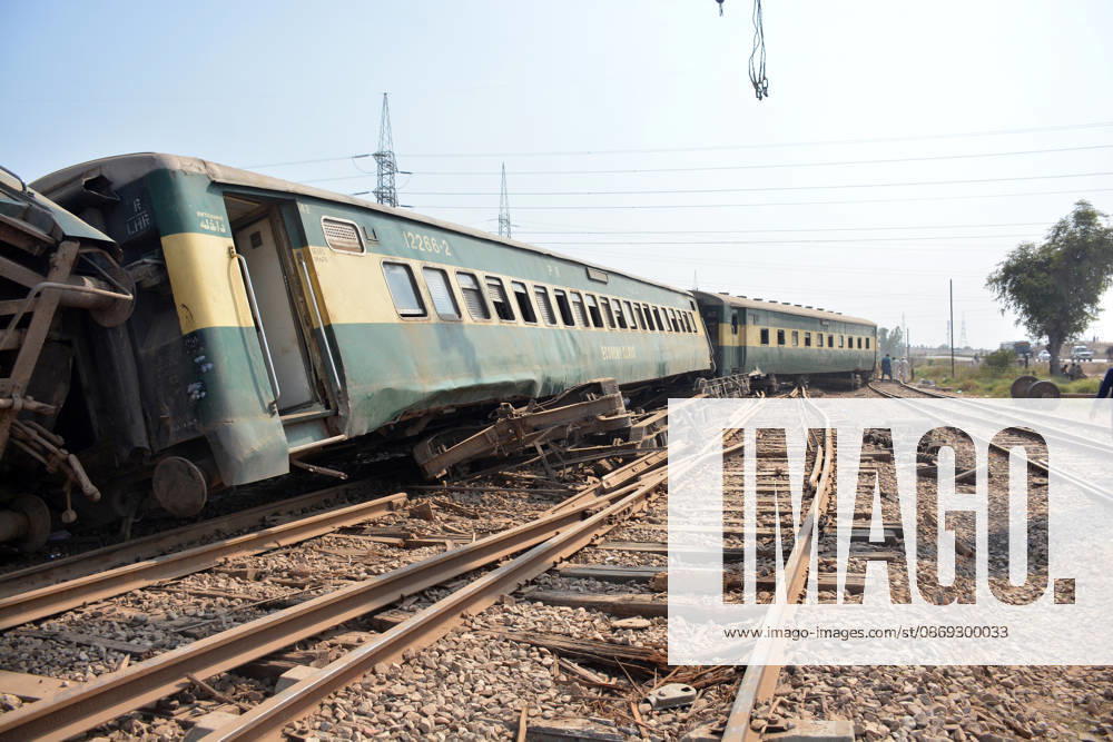 7 killed, 40 injured as passenger train derails in Pakistan MULTAN, PAKISTAN - OCTOBER 13: Rescue workers search for victims following the derailment of the Rehman Baba Express passenger train on the outskirts of Multan, Pakistan, on October 13, 2026. At least seven people were killed and 40 others injured when a passenger train derailed in Pakistan s eastern Punjab province early Tuesday, local media reported. Muhammad Reza Anadolu Multan Pakistan. Editorial use only. Please get in touch for any other usage.