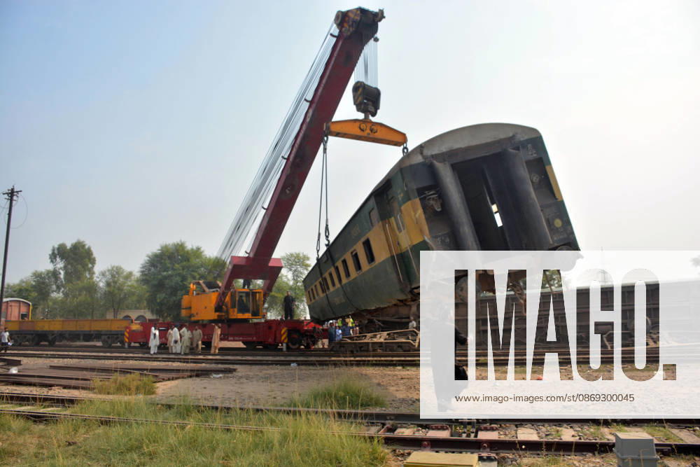 7 killed, 40 injured as passenger train derails in Pakistan MULTAN, PAKISTAN - OCTOBER 13: Rescue workers search for victims following the derailment of the Rehman Baba Express passenger train on the outskirts of Multan, Pakistan, on October 13, 2026. At least seven people were killed and 40 others injured when a passenger train derailed in Pakistan s eastern Punjab province early Tuesday, local media reported. Muhammad Reza Anadolu Multan Pakistan. Editorial use only. Please get in touch for any other usage.