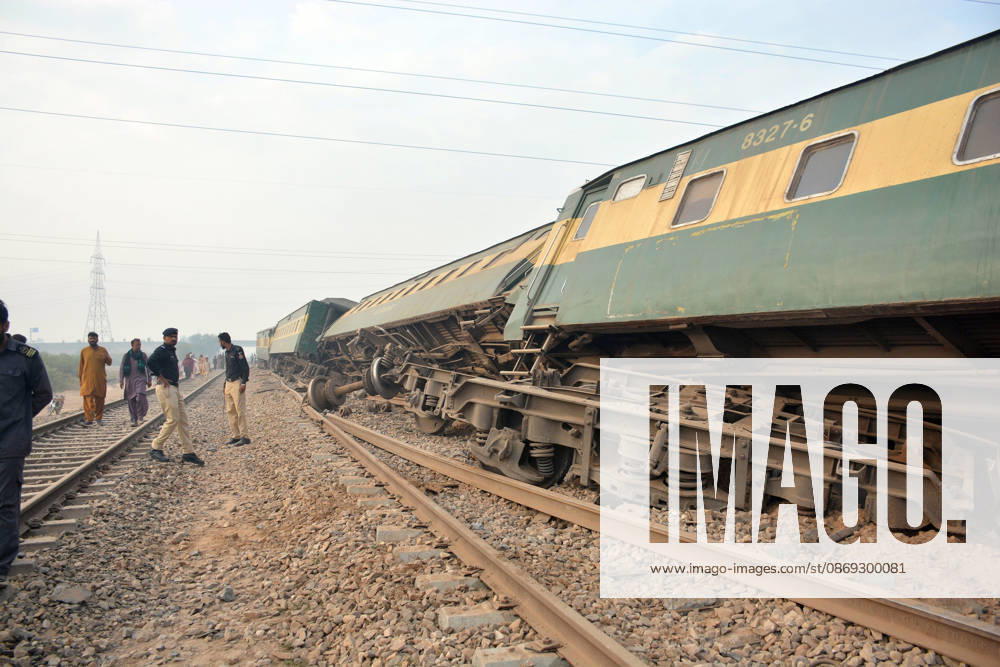 7 killed, 40 injured as passenger train derails in Pakistan MULTAN, PAKISTAN - OCTOBER 13: Rescue workers search for victims following the derailment of the Rehman Baba Express passenger train on the outskirts of Multan, Pakistan, on October 13, 2026. At least seven people were killed and 40 others injured when a passenger train derailed in Pakistan s eastern Punjab province early Tuesday, local media reported. Muhammad Reza Anadolu Multan Pakistan. Editorial use only. Please get in touch for any other usage.