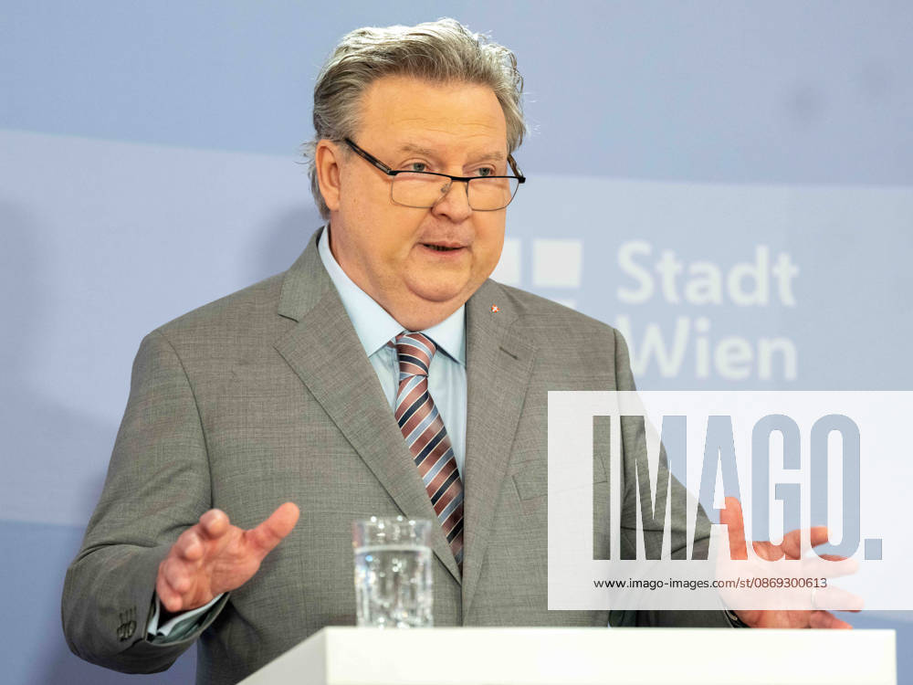 Press Conference by the Mayor of Vienna and Governor Michael Ludwig (SPÖ) on October 13, 2026, regarding ME CFS and post-acute infection syndromes—research and care—at City Hall in Vienna, Vienna, Austria