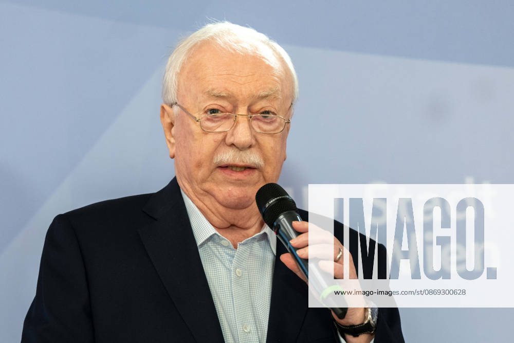 Press conference with Mayor and President Michael Häupl of the Vienna Science, Research, and Technology Fund on October 13, 2026, regarding research and care for ME CFS and post-acute infection syndromes, held at City Hall in Vienna, Vienna, Austria