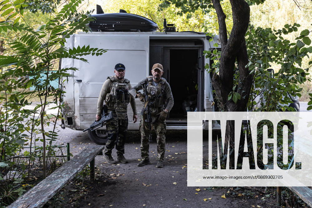 Police unit White Angels facilitates safe evacuation for family in war-torn Ukraine KRAMATORSK, UKRAINE - OCTOBER 13: The White Angels police unit evacuates a woman and her young daughter in the city of Kramatorsk, Ukraine, on October 13, 2026. Diego Herrera Carcedo Anadolu Kramatorsk Ukraine. Editorial use only. Please get in touch for any other usage.