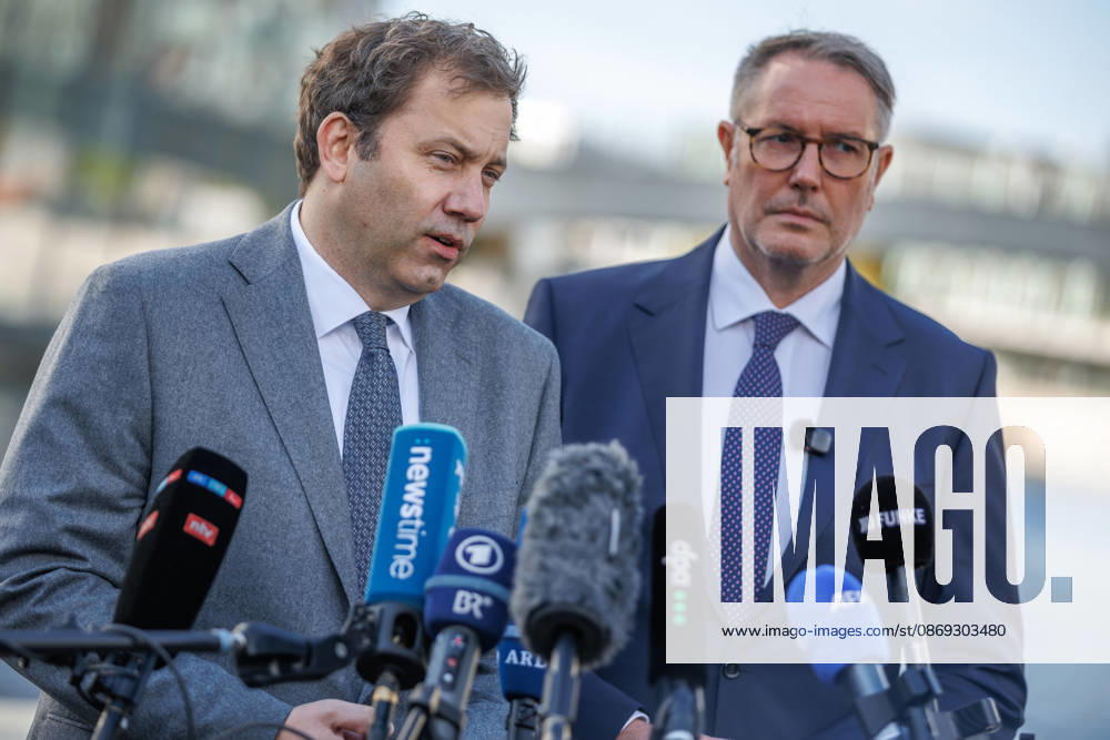 Alexander Schweitzer (SPD), Federal Minister of Labor and Social Affairs-designate, and Lars Klingbeil (SPD), Federal Minister of Finance, during a press statement; Alexander Schweitzer (SPD), Federal Minister of Labor and Social Affairs-designate, and Lars Klingbeil (SPD), Federal Minister of Finance, during a press statement in front of the Bundestag on Oc