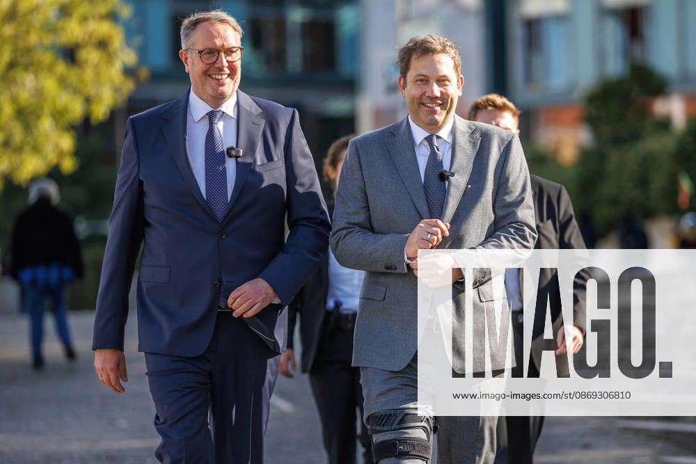 Alexander Schweitzer (SPD), Federal Minister of Labor and Social Affairs-designate, and Lars Klingbeil (SPD), Federal Minister of Finance, during a press statement; Alexander Schweitzer (SPD), Federal Minister of Labor and Social Affairs-designate, and Lars Klingbeil (SPD), Federal Minister of Finance, during a press statement in front of the Bundestag on Oc