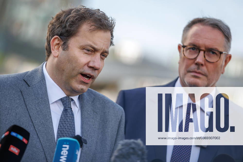 Alexander Schweitzer (SPD), Federal Minister of Labor and Social Affairs-designate, and Lars Klingbeil (SPD), Federal Minister of Finance, during a press statement; Alexander Schweitzer (SPD), Federal Minister of Labor and Social Affairs-designate, and Lars Klingbeil (SPD), Federal Minister of Finance, during a press statement in front of the Bundestag on Oc