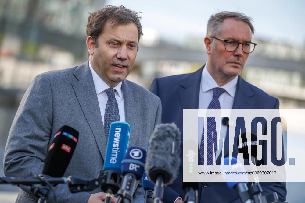 Alexander Schweitzer (SPD), Federal Minister of Labor and Social Affairs-designate, and Lars Klingbeil (SPD), Federal Minister of Finance, during a press statement; Alexander Schweitzer (SPD), Federal Minister of Labor and Social Affairs-designate, and Lars Klingbeil (SPD), Federal Minister of Finance, during a press statement in front of the Bundestag on Oc