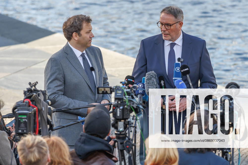 Alexander Schweitzer (SPD), Federal Minister of Labor and Social Affairs-designate, and Lars Klingbeil (SPD), Federal Minister of Finance, during a press statement; Alexander Schweitzer (SPD), Federal Minister of Labor and Social Affairs-designate, and Lars Klingbeil (SPD), Federal Minister of Finance, during a press statement in front of the Bundestag on Oc