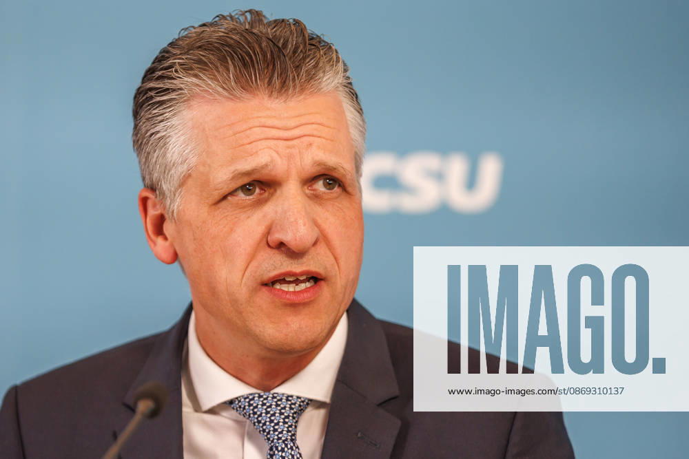 Statement before the CDU CSU parliamentary group meeting by Alexander Hoffmann, Deputy Chair of the CDU CSU parliamentary group in the Bundestag, and Thorsten Frei (CDU), Chair of the parliamentary group, speak during a statement before the parliamentary group meetings on October 13, 2026, in Berlin, Berlin, Berlin, Germany, Reichstag