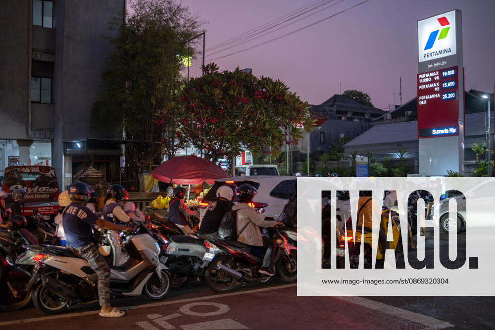 The Bali Island - Fuel Crisis - Transportation People wait in long lines for fuel at a PT. Pertamina gas station in Denpasar, Bali, Indonesia, on October 13, 2026. Gasoline shortages have caused lines to form throughout the day, potentially disrupting transportation and the economy on the island, a known tourist destination. Denpasar Indonesia