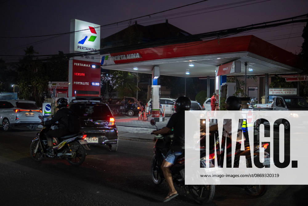 The Bali Island - Fuel Crisis - Transportation People wait in long lines for fuel at a PT. Pertamina gas station in Denpasar, Bali, Indonesia, on October 13, 2026. Gasoline shortages have caused lines to form throughout the day, potentially disrupting transportation and the economy on the island, a known tourist destination. Denpasar Indonesia