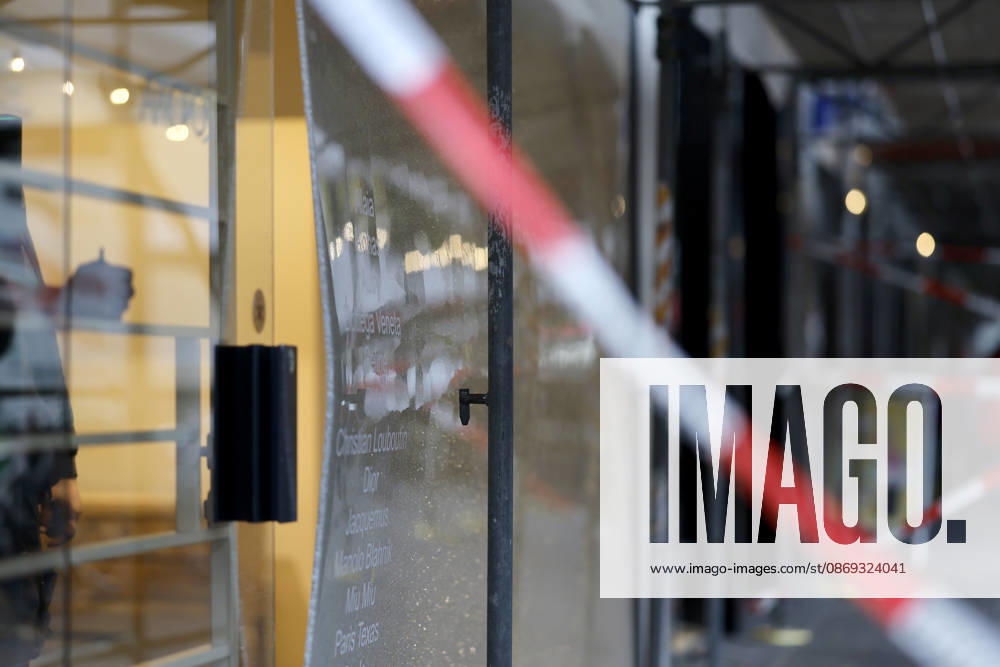 Overnight on Tuesday, shots were fired at stores on Mittelstraße in Cologne. Police conducted an on-site investigation and collected evidence. In recent months, there have been several incidents in which stores and restaurants were hit by bullets; and extortion could be a possible motive. Observers also recall th