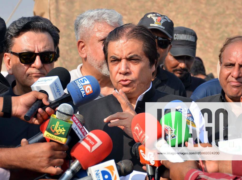 Federal Minister for Railways, Muhammad Hanif Abbasi Addresses Media After Rehman Baba Express Derailment Near Sher Shah Railway Station in Multan Pakistan - ZUMAas3_ 20261013_zaf_as3_034
