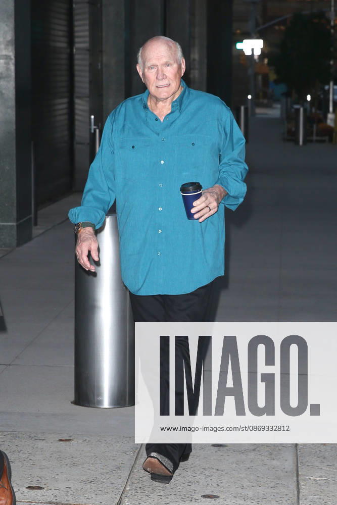 TERRY BRADSHAW at ABC Studios in New York City New York USA - ZUMAh16_ 20261013_zaf_h16_124