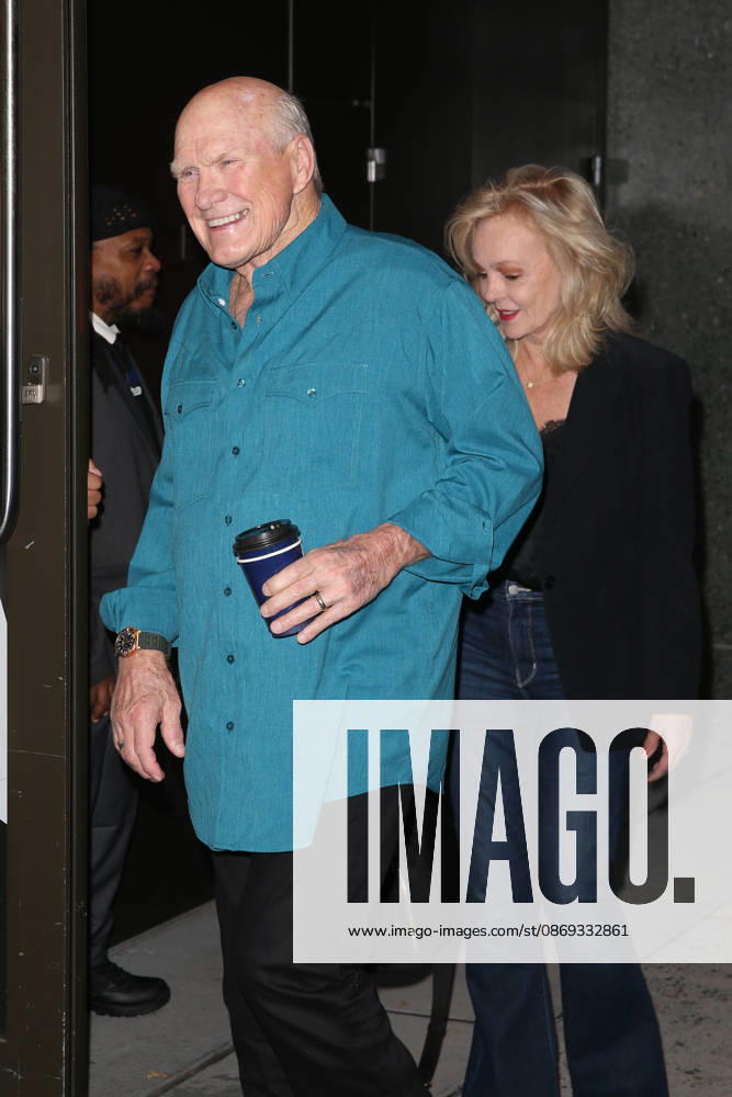 TERRY BRADSHAW at ABC Studios in New York City New York USA - ZUMAh16_ 20261013_zaf_h16_128