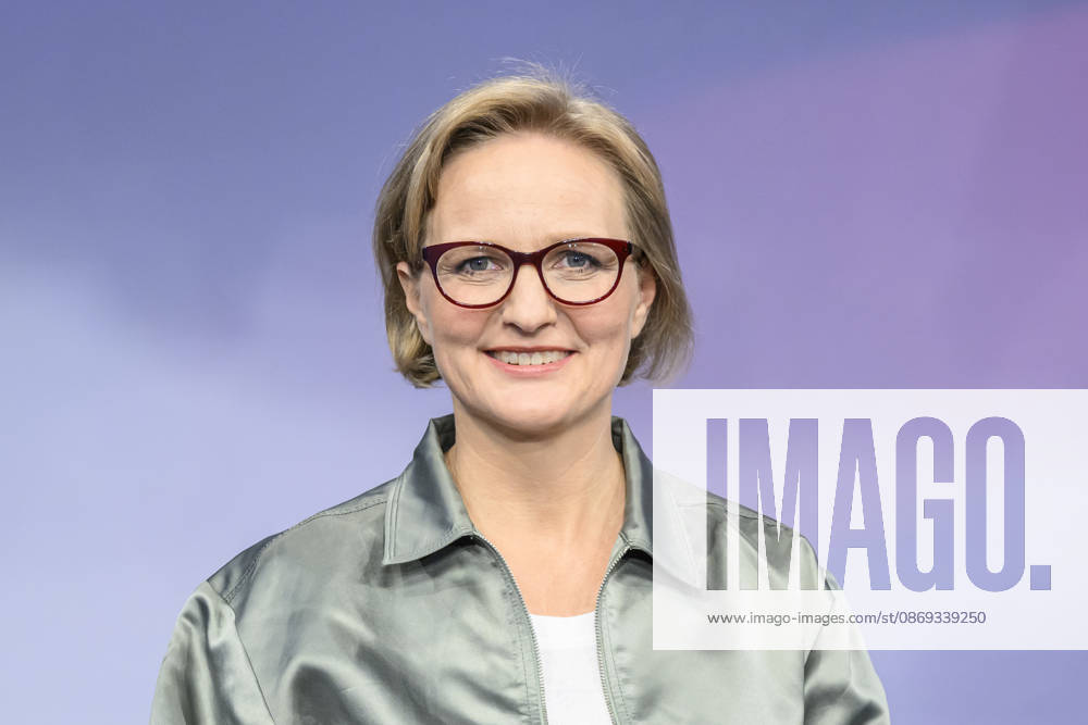 Pictured, from left: Franziska Brantner, Alliance 90 The Greens party chair, GER, Berlin, studio, guest on *Maischberger*, political talk show, TV, program, with host Sandra Maischberger, Das Erste, from Adlershof, Studio 20, October 13, 2026,