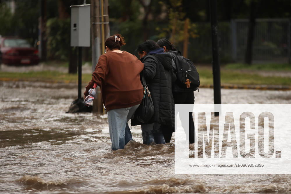 Flooding in the Nuble subway underpass following this afternoon s thunderstorm in the Metropolitan Region Claudio Caceres Aton Chile, Santiago, Chile Aton 1199613