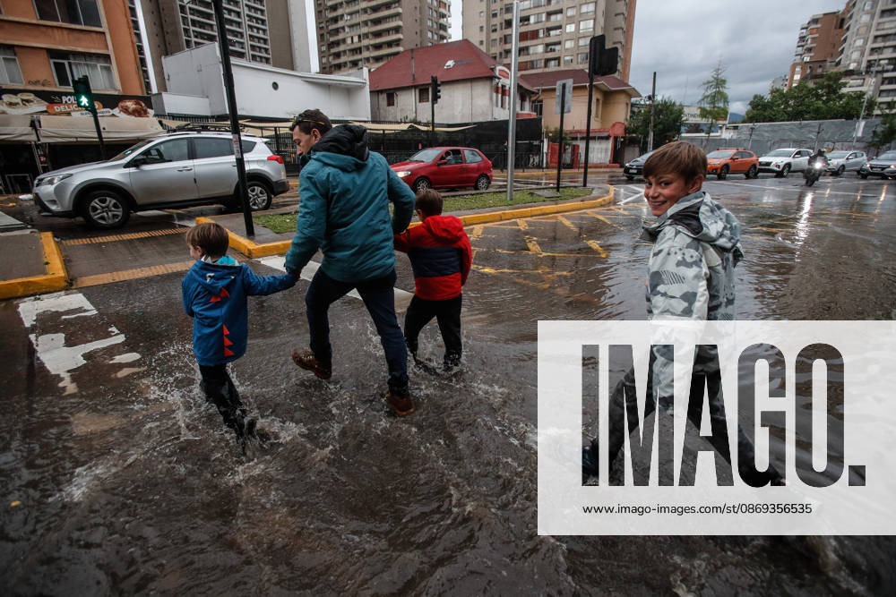 Santiago, October 13, 2026: Flooding at the intersection of Irarrazaval and Lo Encalada in the municipality of Nunoa as a result of the heavy rains that fell in the capital. Diego Martin Aton Chile, Aton 1199658 jpeg
