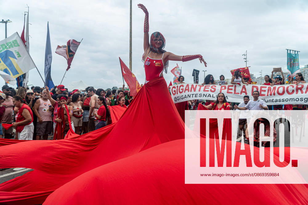RIO DE JANEIRO, RJ - 12.10.2026: BRASIL PELA DEMOCRACIA RJ - Pro-Lula rally - Brazil for democracy, held this Monday (12) in Copacabana in Rio de Janeiro RJ. x3031037x RaphaxSilva