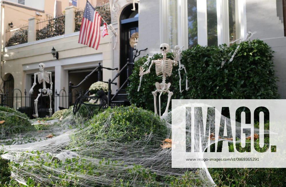 Halloween Decorations in Washington, DC Halloween themed decorations at a house downtown Washington, DC on October 13, 2026. Photo by Olivier Douliery ABACAPRESS.COM Washington Virginia United States