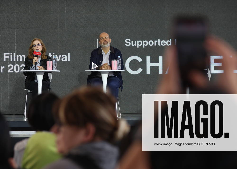 French director Marc Fitoussi and actress Isabelle Huppert at BIFF French director Marc Fitoussi and actress Isabelle Huppert at BIFF French director Marc Fitoussi (R) and actress Isabelle Huppert attend an open talk event at the 31st Busan International Film Festival (BIFF) at the Busan Cinema Center in the southeastern port city on Oct. 13, 2026. (Yonhap) 2026-10-14 12:24:54 <Copyright ¨Ï 1980-2026 YONHAPNEWS AGENCY. .> ºÎ»ê±¤¿ª½Ã