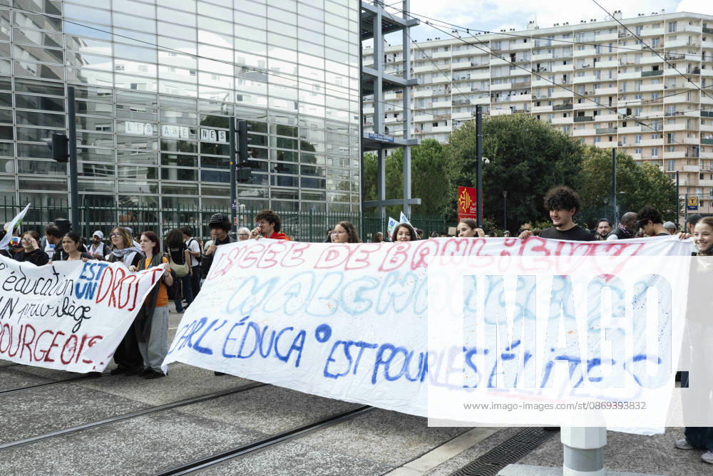 High School Student Mobilisation - Toulouse Banners at the Lycée des Arenes, right at the start of the march. Act V of the secondary school and university students protests. Young people and the world of work are continuing their joint mobilisation and demands for adequate resources for education, better study conditions, an end to student precariousness, and access to housing. France, Toulouse, 13 October 2026. Photo by Patricia Huchot-Boissier AbacaPress.com. TOULOUSE OCCITANIE France