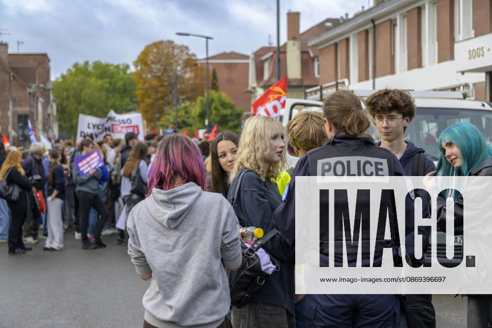 High School Students Demonstrate With Marine Tondelier In Lens - France High school students from Lens and surrounding areas march through the streets of Lens, Pas-de-Calais, France on October 13, 2026, accompanied by political figures, teachers and union representatives, with young protesters engaging in discussion with a police officer. Photo by Blanquart C ANDBZ ABACAPRESS.COM Lens Hauts-de-France France