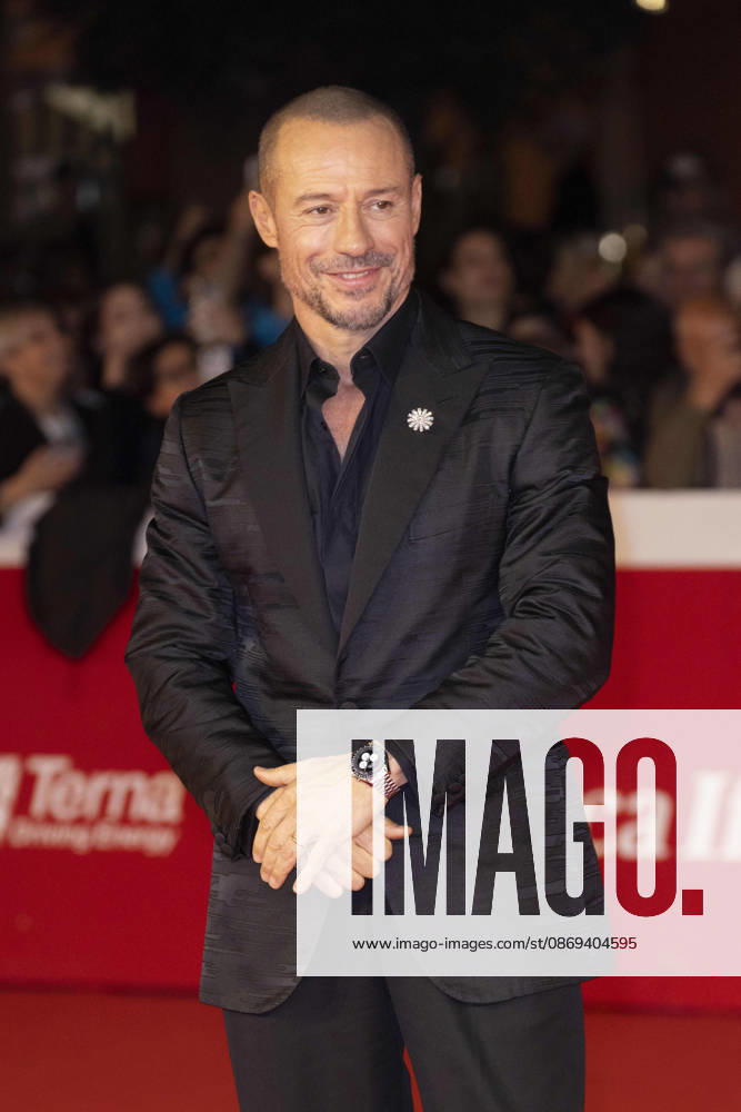 CELEBRITES : 21e Festival du film de Rome - 13 10 2026 ROME, ITALY - OCTOBER 13: Stefano Accorsi attends the Il Rumore Delle Cose Nuove opening red carpet during the 21st Rome Film Festival at Auditorium Parco Della Musica on October 13, 2026 in Rome, Italy. RomeItaly