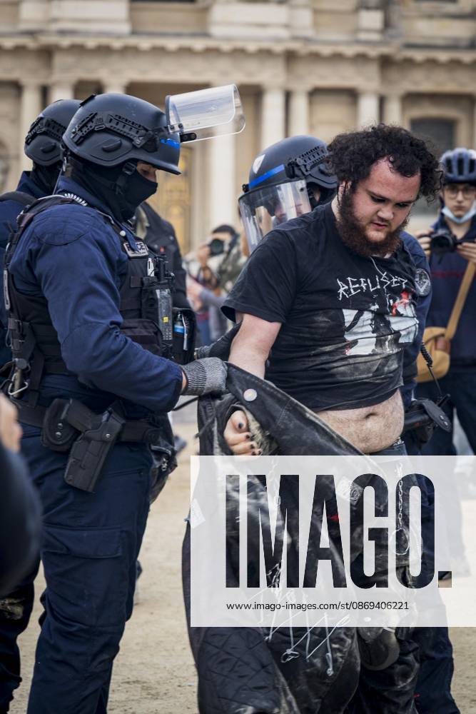 Photos from the student demonstrations in Paris on October 13, 2026 Vincenzo Arnone Bestimage Photos from the student demonstrations in Paris on October 13, 2026 Paris, France