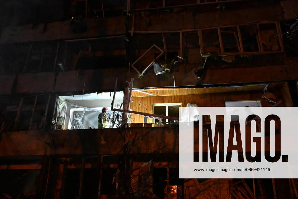 3 Dead and 19 Injured as Russian Missile Hits Residential Building - Kyiv Rescuers work at the site of a Russian missile strike on a nine-story residential building in Kyiv? Desnianskyi district, Ukraine, on October 14, 2026. Russia launched a massive ballistic missile attack on the capital. Three women were killed and 19 people were injured in the Desnianskyi district, including a seven-year-old girl. Apartments on the first through eighth floors of the building were also damaged Photo by Oleksandr Klymenko Ukrinform ABACAPRESS.COM Kyiv Ukraine