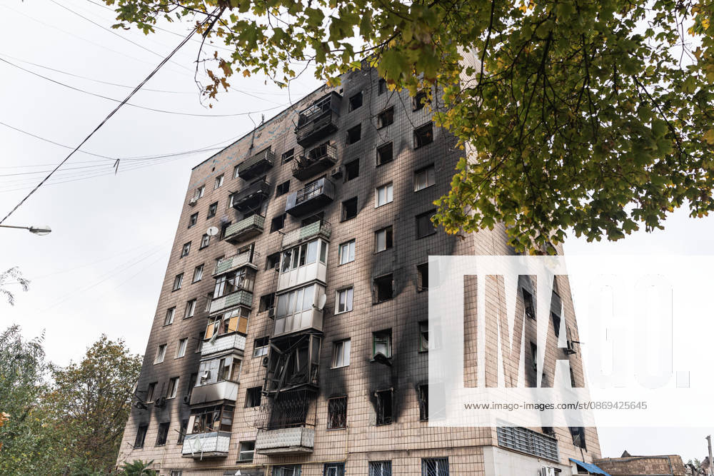 Russian air strike hits residential building in Kramatorsk KRAMATORSK, UKRAINE - OCTOBER 14: A view of a residential building burnt and damaged following a Russian air strike in Kramatorsk, Ukraine, on October 14, 2026. Diego Herrera Carcedo Anadolu Kramatorsk Ukraine. Editorial use only. Please get in touch for any other usage.