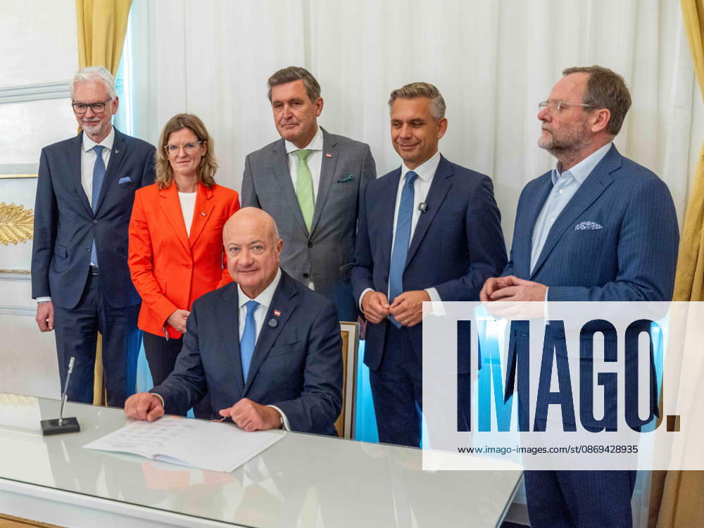 Press Conference on the Central Industrial Strategy—Federal Chancellor Christian Stocker (ÖVP), CEO Michael Strugl (Verbund), CEO Manuela Waldner (ÖBB),