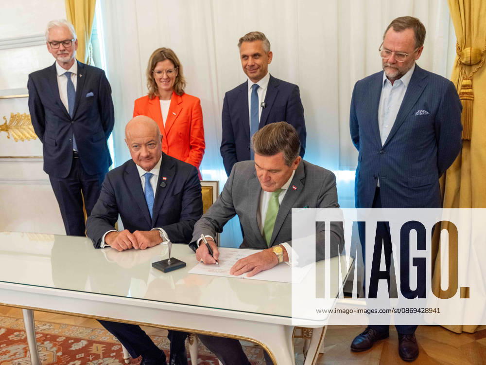 Press Conference on the Central Industrial Strategy—Federal Chancellor Christian Stocker (ÖVP), Federal Minister for Innovation, Mobility, and Infrastru