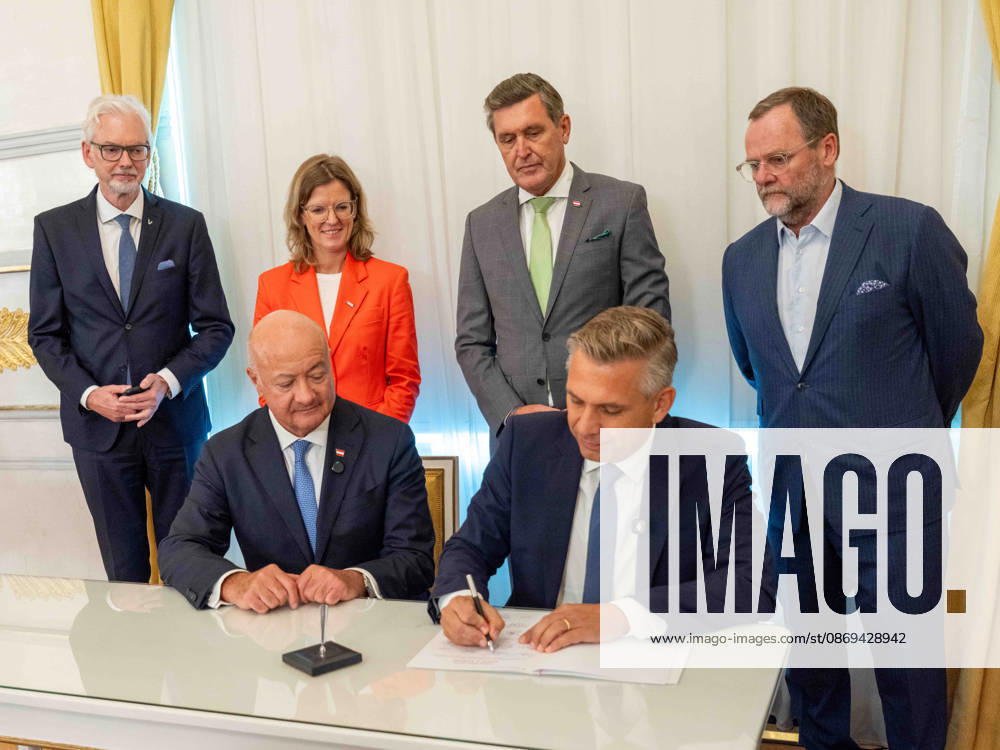 Press Conference on the Central Industrial Strategy—Federal Chancellor Christian Stocker (ÖVP), Federal Minister of Economy, Energy, and Tourism Wolfgan