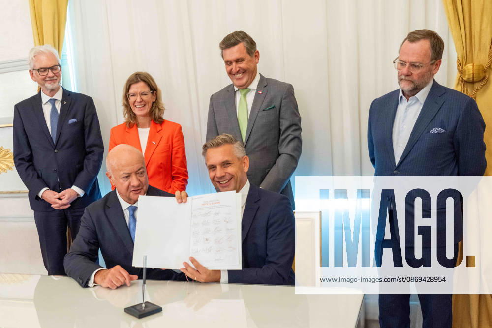Press Conference on the Central Industrial Strategy—Federal Chancellor Christian Stocker (ÖVP), Federal Minister of Economy, Energy, and Tourism Wolfgan