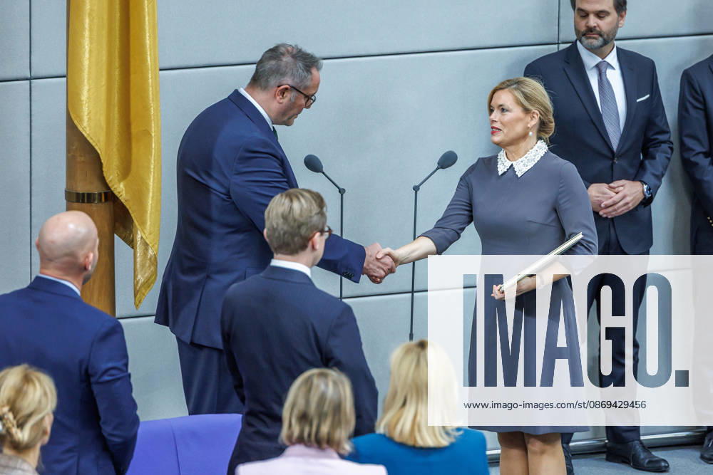 Bundestag: Alexander Schweitzer (SPD), Federal Minister of Labor and Social Affairs, was sworn in by Bundestag President Julia Kloeckner at the German Bundestag on October 10, 2026, in Berlin, Berlin, Berlin, Germany, Bundestag