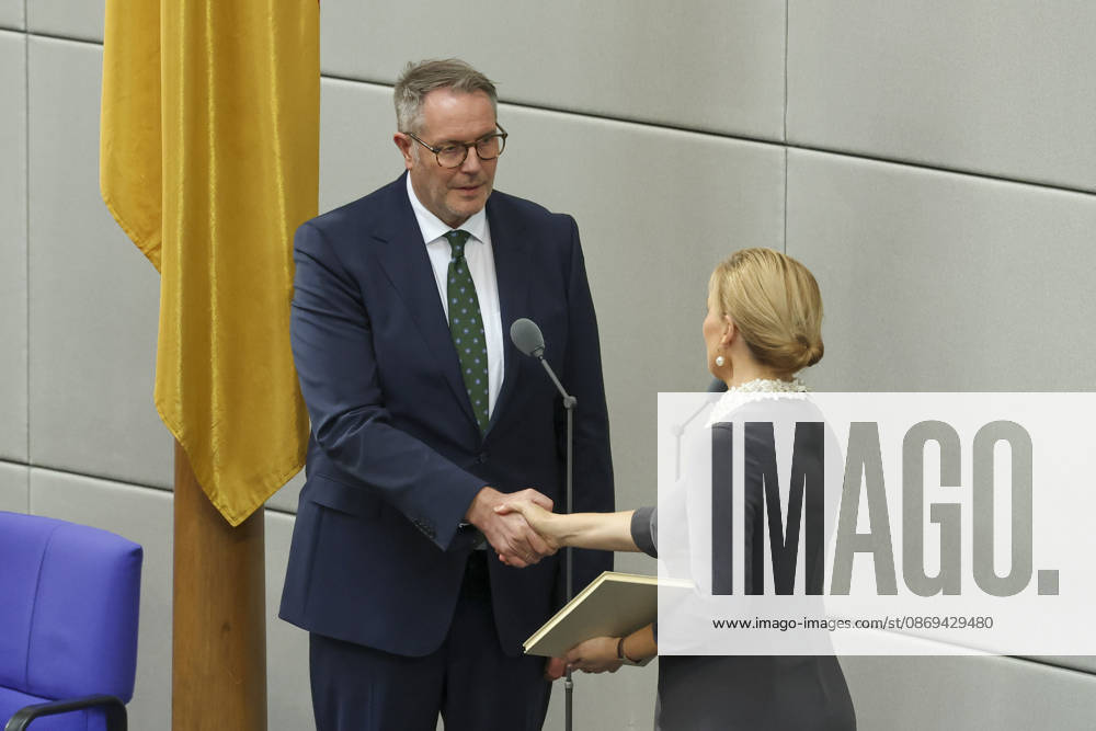 Alexander Schweitzer and Julia Klöckner at the session of the German Bundestag on October 14, 2026, in Berlin; Chancellor Merz delivering the government’s policy statement to the German Bundestag