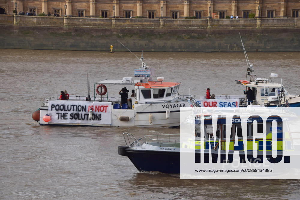 Campaigners stage a protest in boats on the River Thames outside the Parliament calling on the UK government to act on sewage pollution. London United Kingdom - ZUMAv130 20261014_zip_v130_019