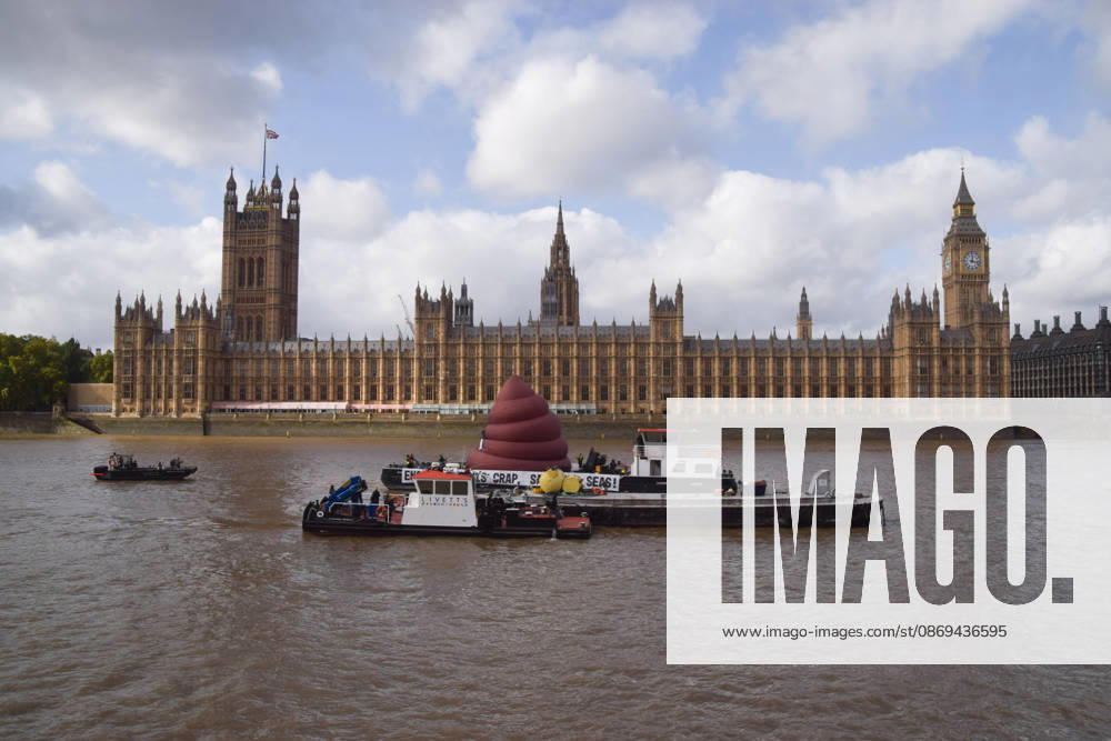 Campaigners inflate a giant ˜poo on the River Thames outside the Parliament, calling on the UK government to act on sewage pollution. London United Kingdom - ZUMAv130 20261014_zip_v130_025