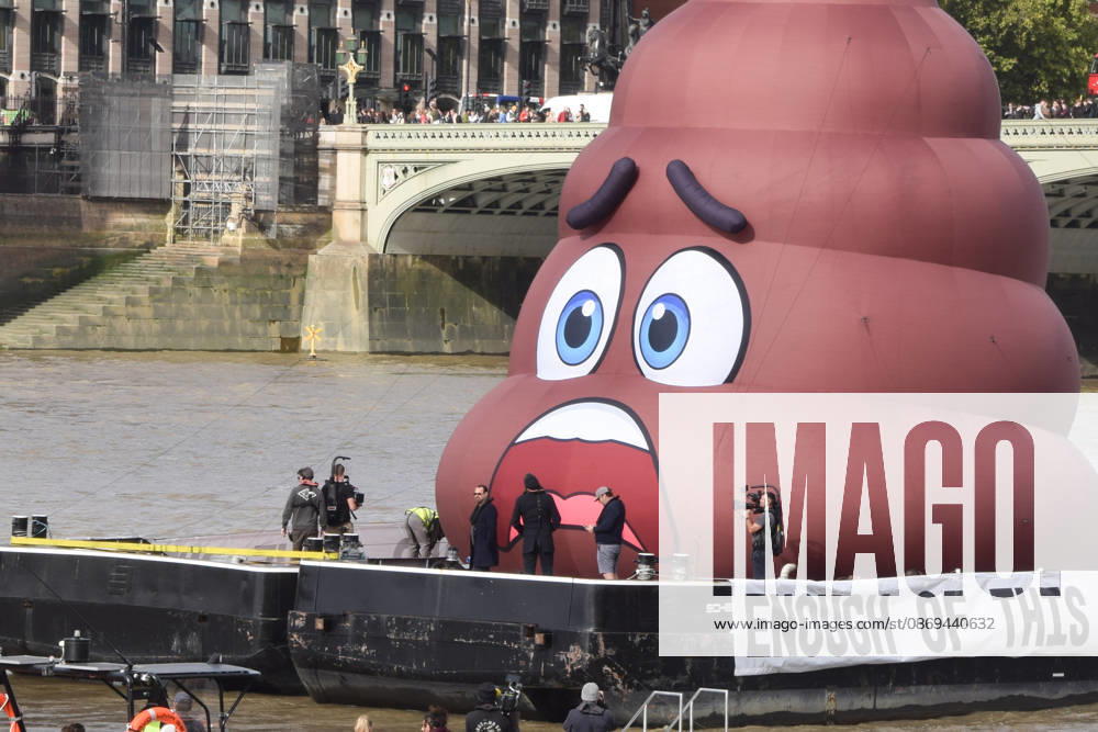 Actor and campaigner DANNY DYER stands next to an inflatable giant ˜poo on the River Thames outside the Parliament during a protest calling on the UK government to act on sewage pollution. London United Kingdom - ZUMAv130 20261014_zip_v130_054