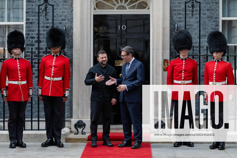 British Prime Minister Andy BURNHAM welcomes Ukrainian President Volodymyr ZELENSKYY outside 10 Downing Street in London, United Kingdom, ahead of their meeting to discuss support for Ukraine. London United Kingdom - ZUMAk172 20261014_zip_k172_075