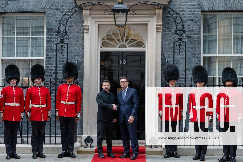British Prime Minister Andy BURNHAM shakes hands with Ukrainian President Volodymyr ZELENSKYY outside 10 Downing Street in London, United Kingdom, ahead of talks on the UK s continued support for Ukraine. London United Kingdom - ZUMAk172 20261014_zip_k172_079