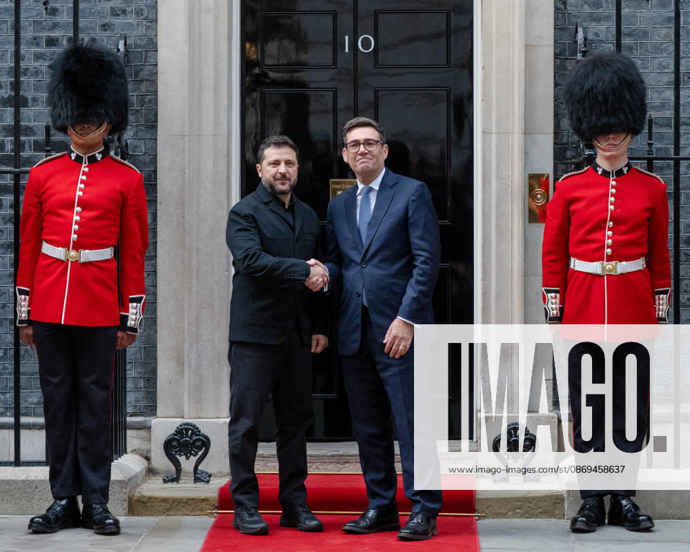 British Prime Minister Andy BURNHAM shakes hands with Ukrainian President Volodymyr ZELENSKYY outside 10 Downing Street in London, United Kingdom, ahead of talks on the UK s continued support for Ukraine. London United Kingdom - ZUMAk172 20261014_zip_k172_085