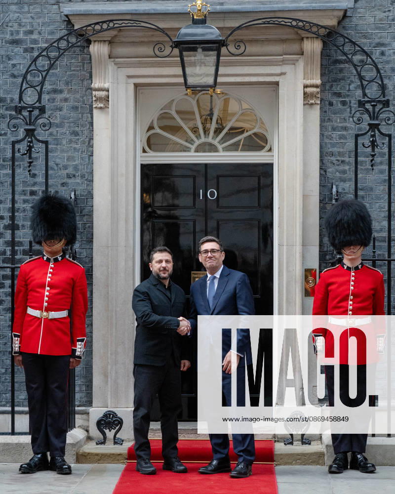 British Prime Minister Andy BURNHAM shakes hands with Ukrainian President Volodymyr ZELENSKYY outside 10 Downing Street in London, United Kingdom, ahead of talks on the UK s continued support for Ukraine. London United Kingdom - ZUMAk172 20261014_zip_k172_083