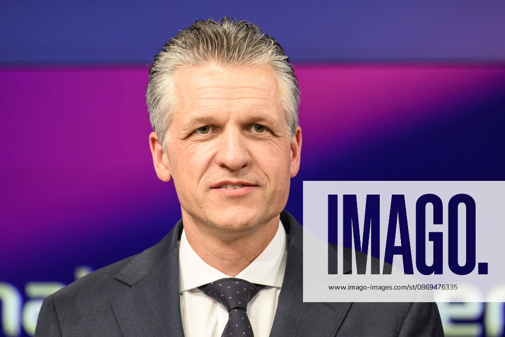 Pictured, from left: Thorsten Frei, CDU Union parliamentary group leader, GER, Berlin, studio, guest on *Maischberger*, political talk show, TV, program, with host Sandra Maischberger, Das Erste, from Adlershof, Studio 20, October 14, 2026,