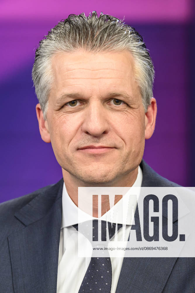 Pictured, from left: Thorsten Frei, CDU Union Parliamentary Group Leader, GER, Berlin, studio, guest on *Maischberger*, a political talk show, TV program, hosted by Sandra Maischberger, Das Erste, from Adlershof – At Studio 20, October 14, 2026,