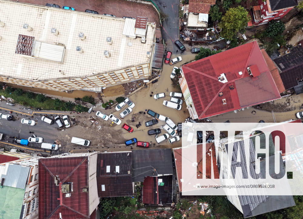 Flash floods leave vehicles damaged in Istanbul s Sariyer district ISTANBUL, TURKIYE - OCTOBER 15: An aerial view of vehicles damaged by flash floods following torrential rainfall in the Sariyer district of Istanbul, Turkiye, on October 15, 2026. The downpour triggered severe flooding in the district s Ayazaga neighborhood, sweeping away vehicles, inundating businesses and prompting rescue and evacuation operations. Huseyin Cakmak Anadolu Istanbul Turkey. Editorial use only. Please get in touch for any other usage.
