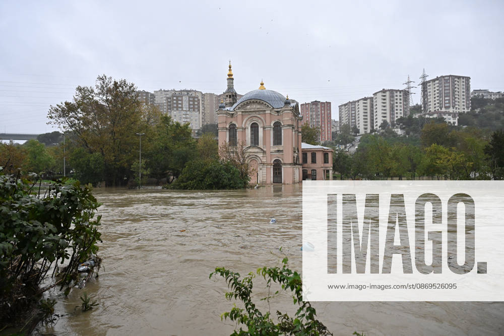 Historic Sadabat Mosque and surrounding structures submerged as Kagithane Stream overflows in Istanbul ISTANBUL, TURKIYE - OCTOBER 15: Floodwaters surround the historic Sadabat Camii (Aziziye Mosque) and surrounding structures in the Kagithane district of Istanbul, Turkiye on October 15, 2026. Heavy downpours caused the Kagithane Stream to overflow its banks, inundating nearby historical sites, courtyards, and streets. Isa Terli Anadolu Istanbul Turkey. Editorial use only. Please get in touch for any other usage.