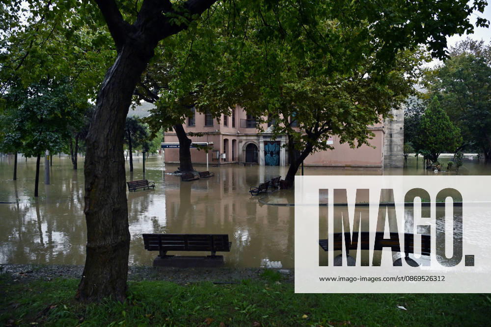 Historic Sadabat Mosque and surrounding structures submerged as Kagithane Stream overflows in Istanbul ISTANBUL, TURKIYE - OCTOBER 15: Floodwaters surround the historic Sadabat Camii (Aziziye Mosque) and surrounding structures in the Kagithane district of Istanbul, Turkiye on October 15, 2026. Heavy downpours caused the Kagithane Stream to overflow its banks, inundating nearby historical sites, courtyards, and streets. Isa Terli Anadolu Istanbul Turkey. Editorial use only. Please get in touch for any other usage.