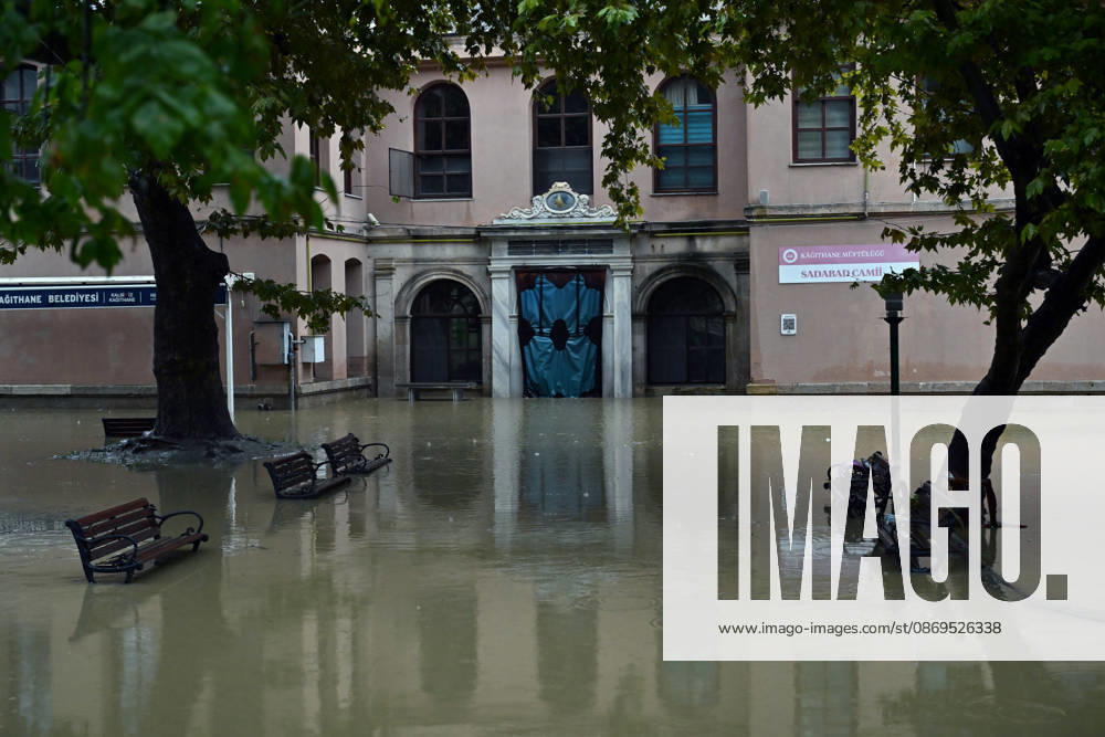 Historic Sadabat Mosque and surrounding structures submerged as Kagithane Stream overflows in Istanbul ISTANBUL, TURKIYE - OCTOBER 15: Floodwaters surround the historic Sadabat Camii (Aziziye Mosque) and surrounding structures in the Kagithane district of Istanbul, Turkiye on October 15, 2026. Heavy downpours caused the Kagithane Stream to overflow its banks, inundating nearby historical sites, courtyards, and streets. Isa Terli Anadolu Istanbul Turkey. Editorial use only. Please get in touch for any other usage.