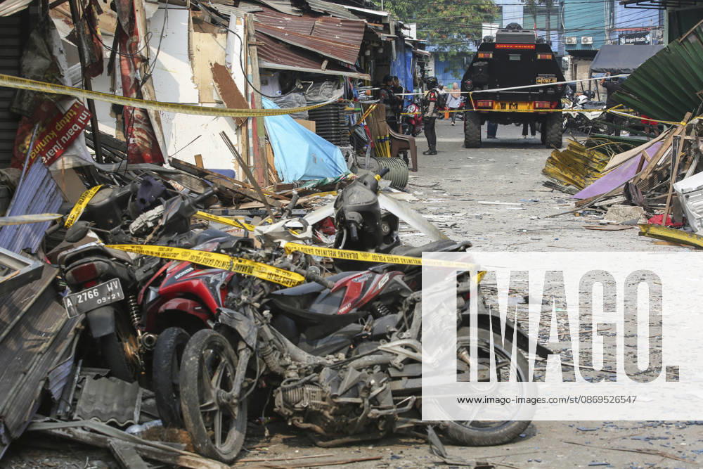 Blast at Indonesian market kills 2, injures 11 in South Tangerang BANTEN, INDONESIA - OCTOBER 15: Armed police officers stand guard at the site of an explosion at a market in South Tangerang, on the outskirt of Jakarta, Indonesia, on October 15, 2026. The blast killed two people and injured at least 11 others, according to police. Investigators are examining the cause of the explosion after finding an ethylene gas cylinder at the site. The blast damaged shop-house buildings and scattered debris across the surrounding commercial area. Agoes Rudianto Anadolu Banten Indonesia. Editorial use only. Please get in touch for any other usage.